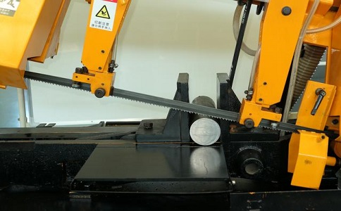 都昌数控带锯床自动送料精度会出现偏差吗？